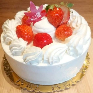 生クリーム苺デコレーション